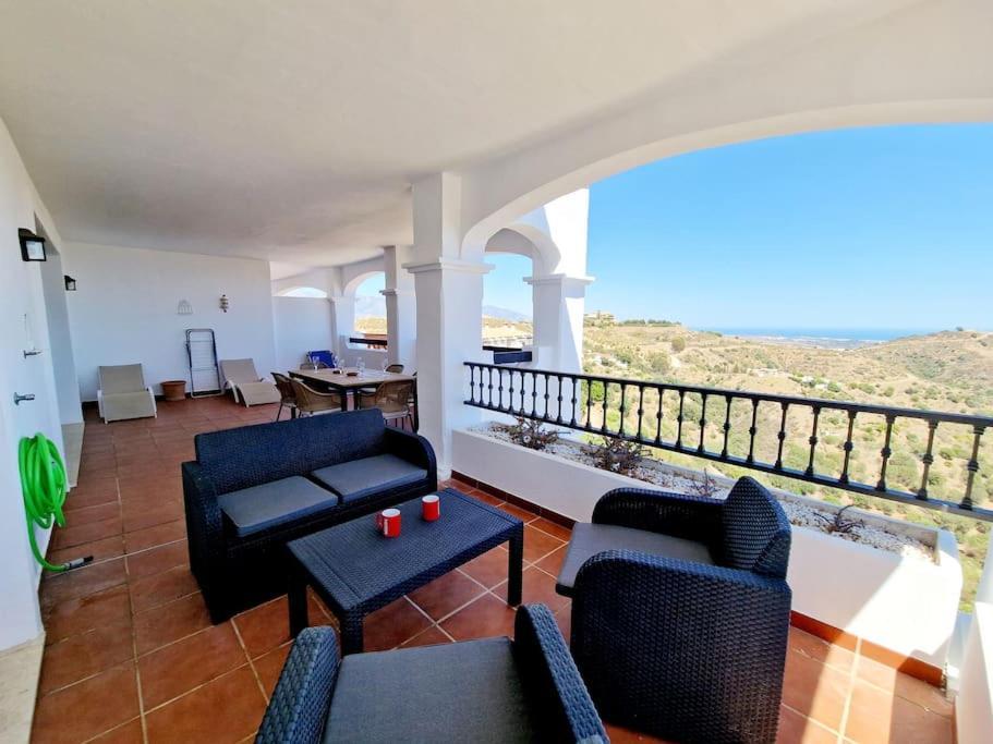Las Palmeras Seaviews Міхас Екстер'єр фото