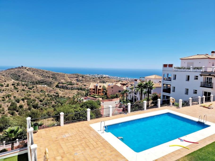 Las Palmeras Seaviews Міхас Екстер'єр фото