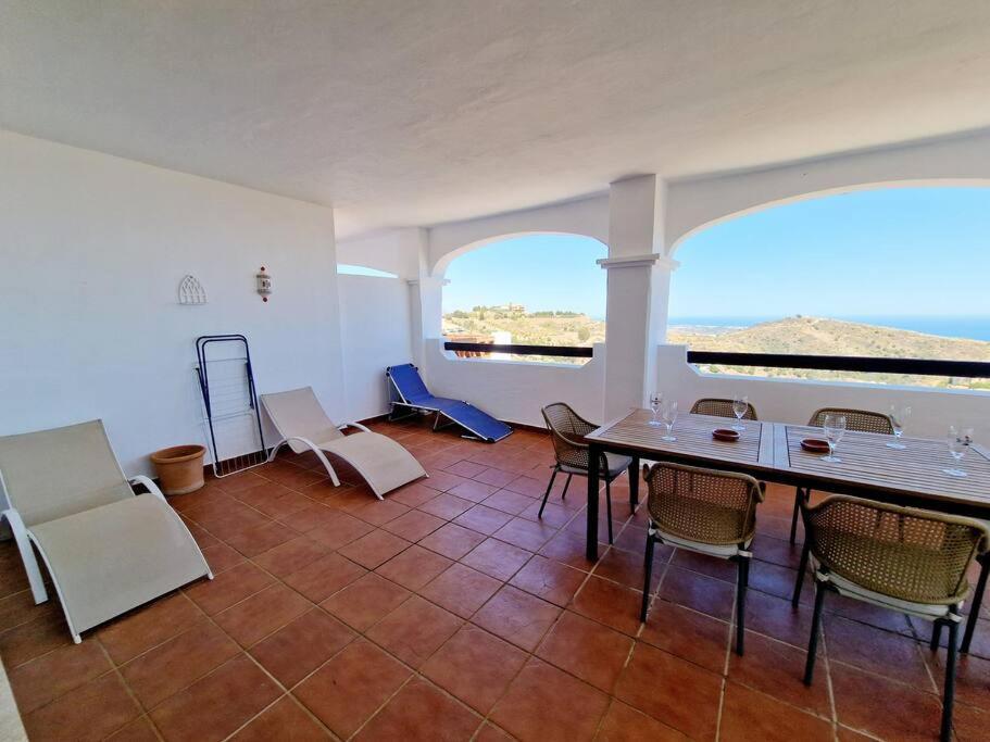 Las Palmeras Seaviews Міхас Екстер'єр фото