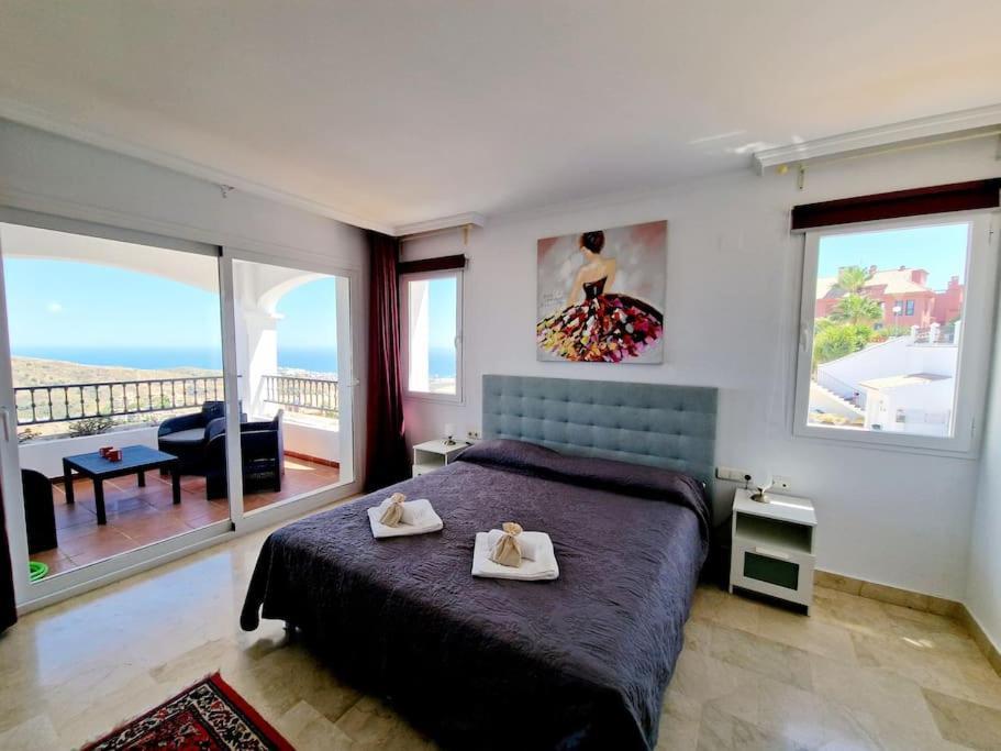 Las Palmeras Seaviews Міхас Екстер'єр фото