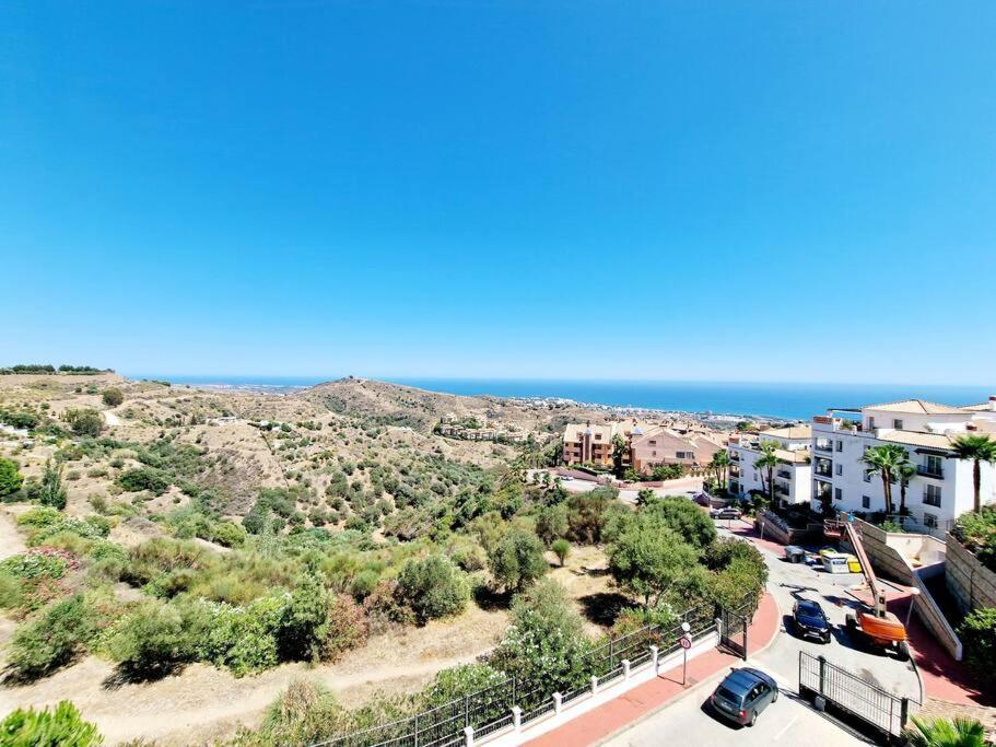 Las Palmeras Seaviews Міхас Екстер'єр фото