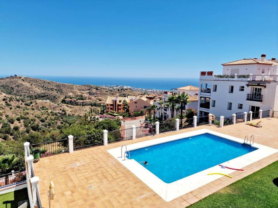 Las Palmeras Seaviews Міхас Екстер'єр фото