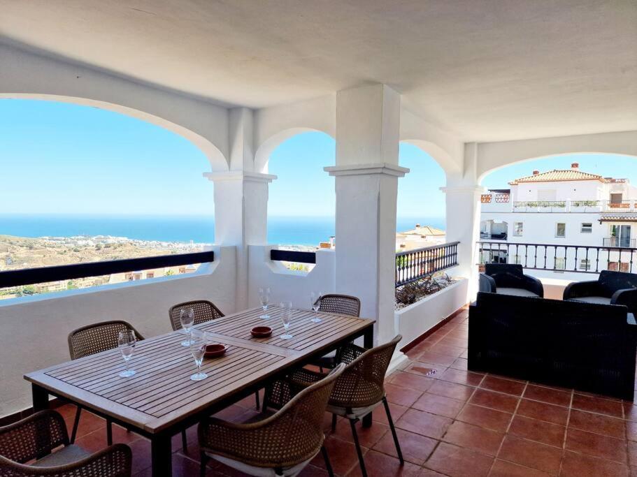 Las Palmeras Seaviews Міхас Екстер'єр фото